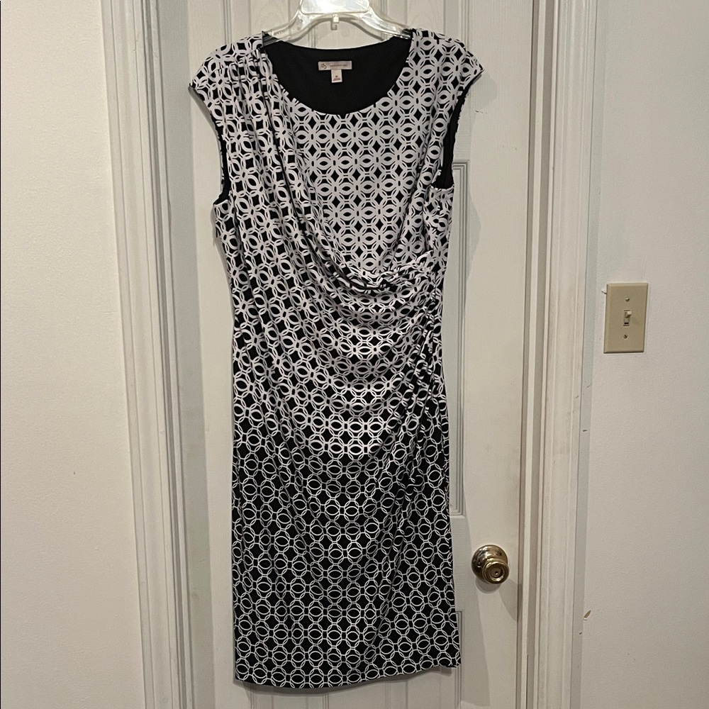Chic Black and White Geometric Midi Dress